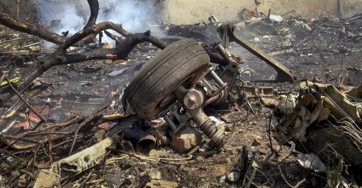 নৌবাহিনীর মেডিকেল বিমান বিধ্বস্ত, নিহত ৫